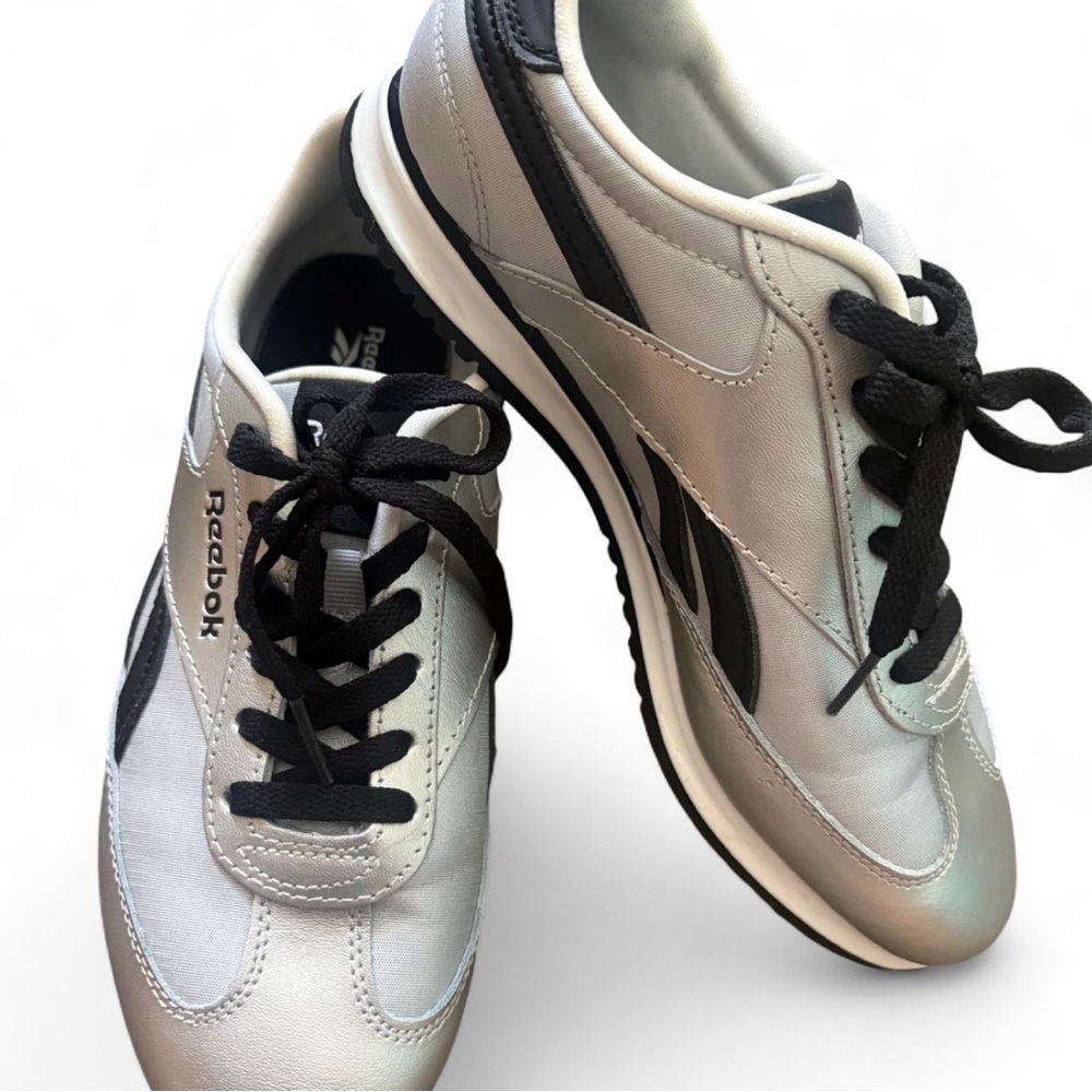 *SOLD* Reebok sneakers - Picture 6 of 8